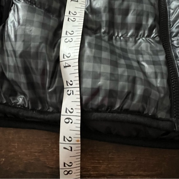 Uniqlo Women’s ULTRA LIGHT DOWN Hooded VEST Size Large Grey Black Checkered - Picture 9 of 10